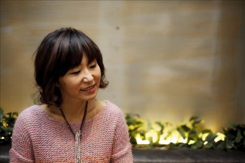 '제29회 오영수문학상' 수상 작가로 은희경 소설가가 선정됐습니다. 수상작은 계간 문학동네 2020년 가을호에 발표한 단편소설 「장미의 이름은 장미」입니다. '타인을 어떻게 이해해야 하는가'라는 근원적 문제를 파고든 빼어난 작품. bit.ly/3wgcjvQ