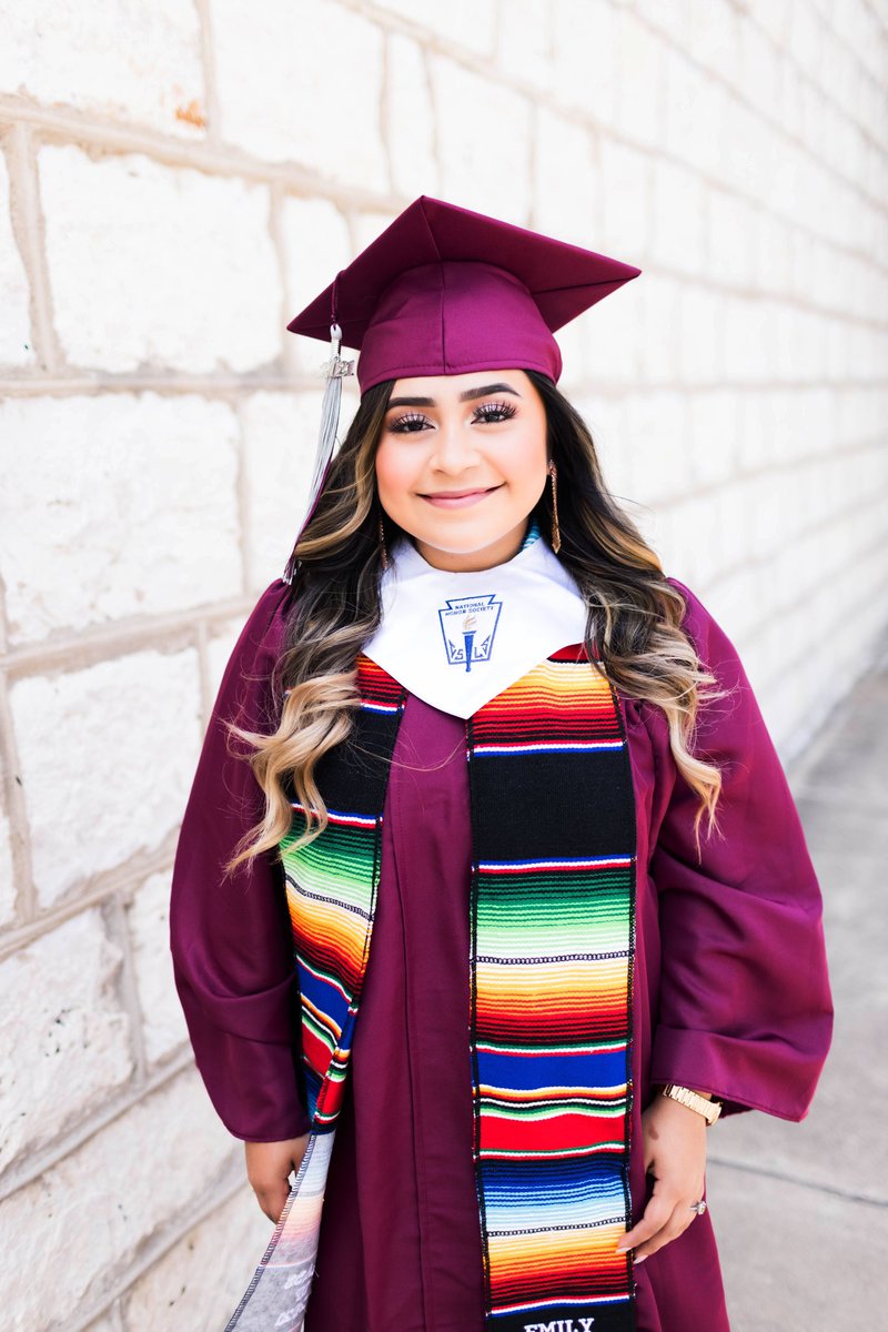 emilymariet_'s tweet image. chapter almost closed.. #11daysleft #classof2021