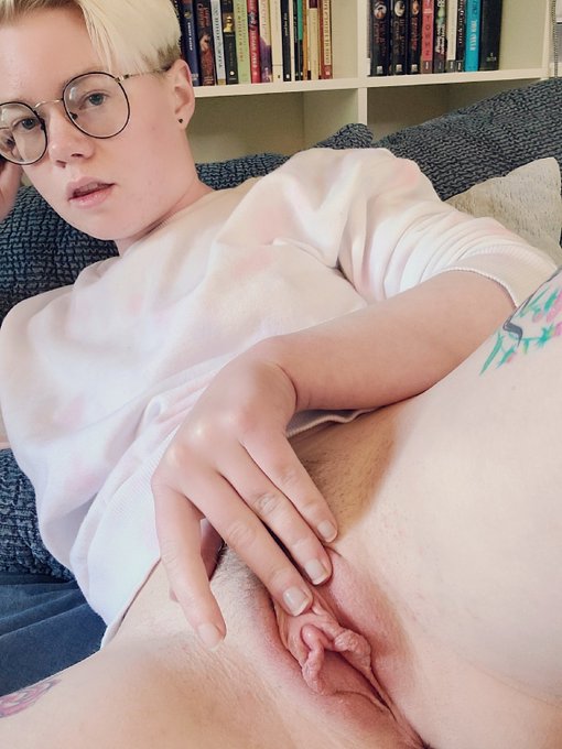 Knox Sinclair’s pics and videos