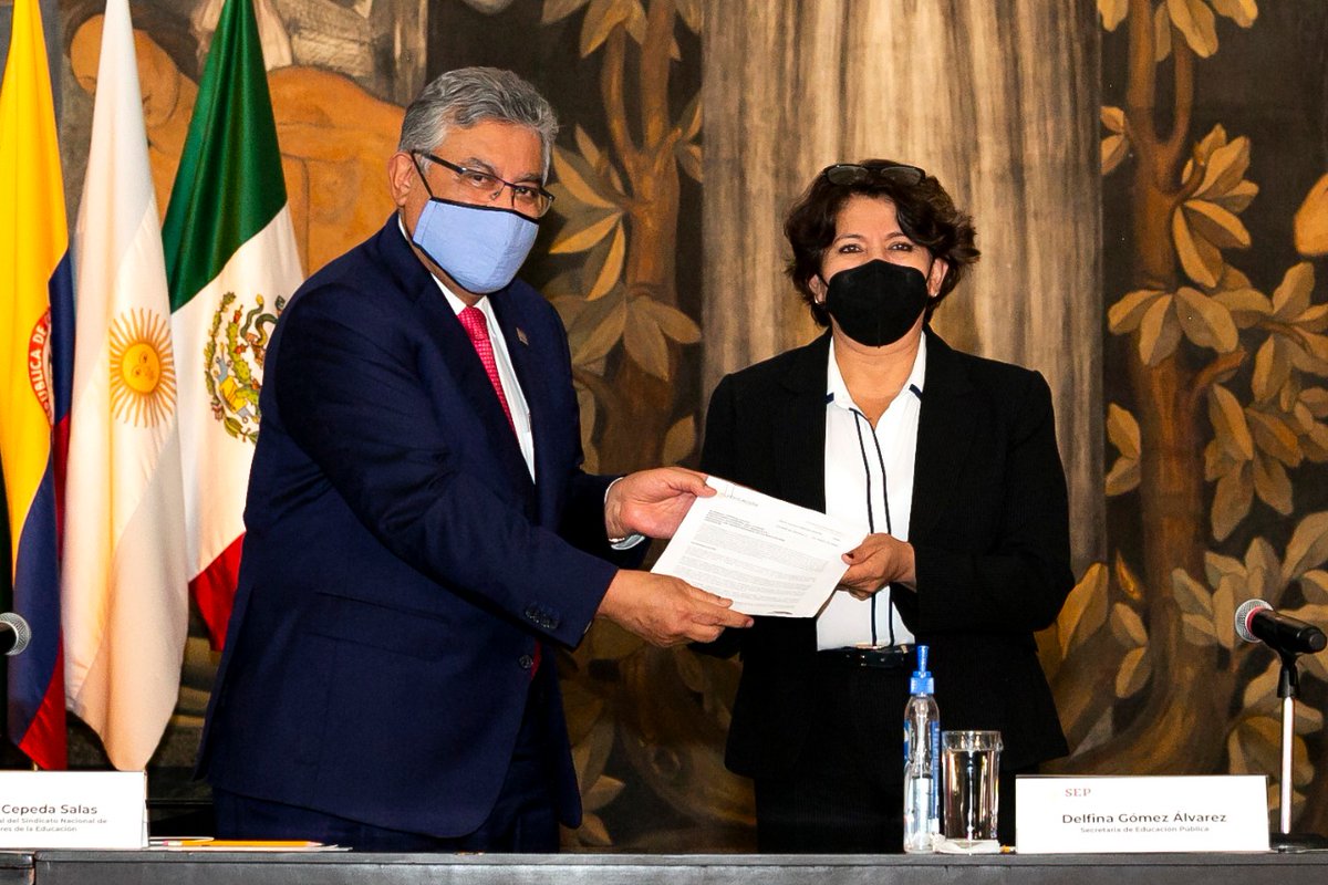 Seccion36Ofic's tweet photo. #TodosSomosUno 🙋‍♂️

🔴 Acuerdan #SNTE y @SEP_mx aumento salarial del 3.9% para trabajadores de la educación y 1.8% en prestaciones, retroactivo al 1 de enero del 2021 🔴 Se avanza en certeza laboral a los agremiados 👉Mtro. Alfonso Cepeda Salas ✔

Nota 👉 https://t.co/CqtKFr5nGd https://t.co/cJDLZ7WvxV