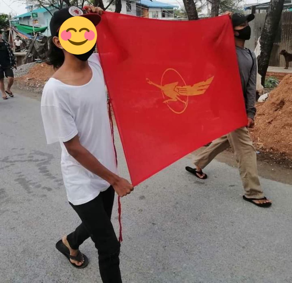 #ChanMyaTharSi Students' Union Strike staged a guerrilla style protest to overthrow Dictatorship on May 18. 

#May18Coup
#WhatsHappeningInMyanmar