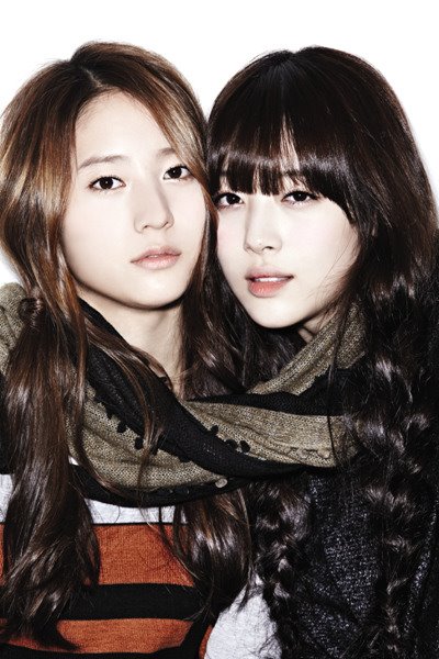 jinriora's tweet photo. sulli and krystal for qua just trying to see smth https://t.co/hvlrOKFTzr