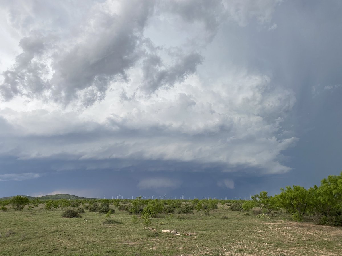 chris_larson99's tweet photo. Supercell and tornado on the ground north of Sterling City at 7:17 pm @NWSSanAngelo #txwx https://t.co/gCSW2U0WGr
