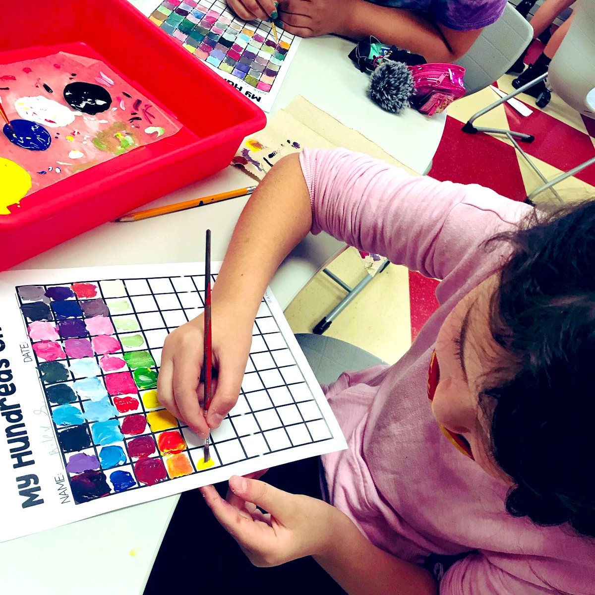 JAV_ARTISTS's tweet image. It’s fun week in Specials! Mrs. Knight’s class is working on the 100 paint colors challenge!...making 100 colors by mixing primary colors plus B&W! So fun! #misdproud @JAVitovsky_Elem @Jknight416