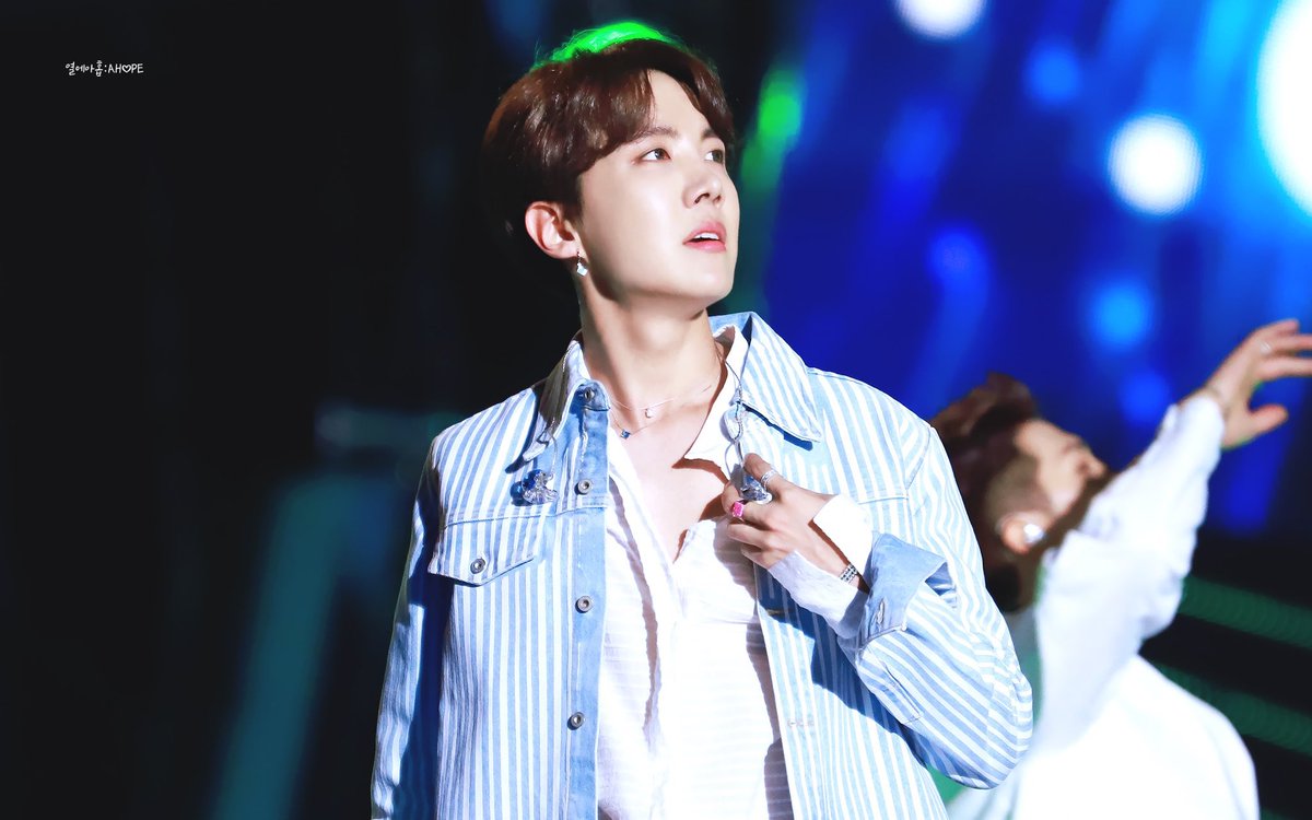gapofbts_twt's tweet photo. 원본 / 2019 ‘광주’ 슈퍼콘 제이홉 https://t.co/JueDHS4Sg2