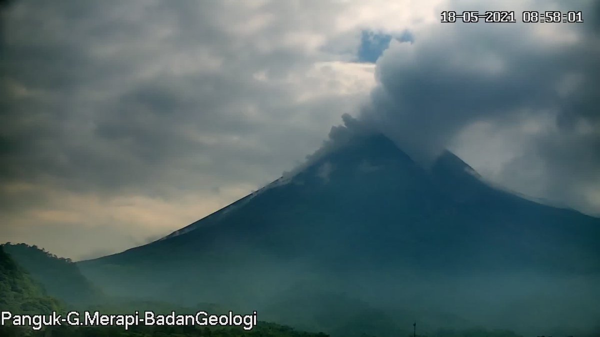 Awanpanas guguran Gunung #Merapi terjadi tanggal 18 Mei 2021 pukul 08.56 WIB amplitudo 46 mm dan durasi 90 detik dengan jarak luncur 800 meter ke baratdaya.