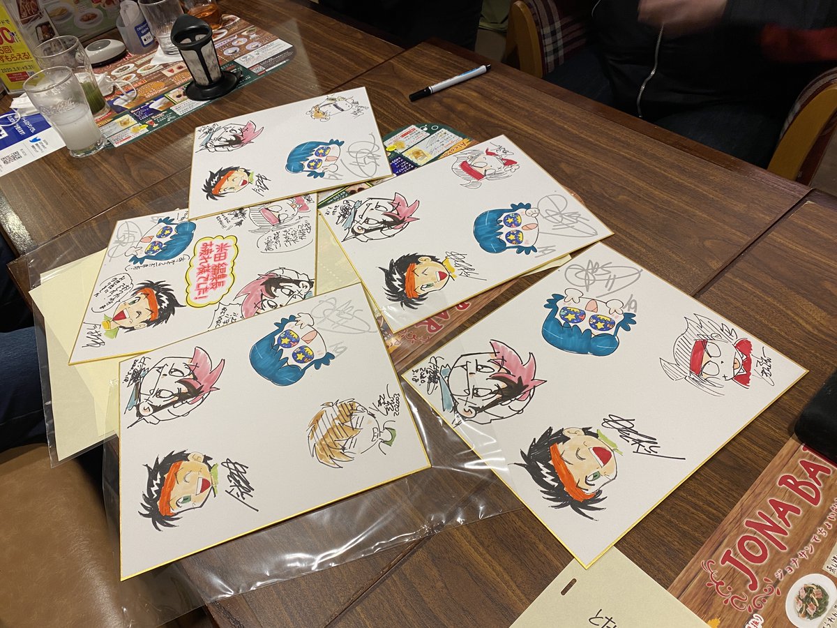 米田さんが定年されるとき、ボンボン作家数人でお疲れ様会開きました。
いろいろプレゼントしたなぁ。
ボンボンといえばグッズだもんね!(いや漫画だろw)
https://t.co/KhHdm2vj0d