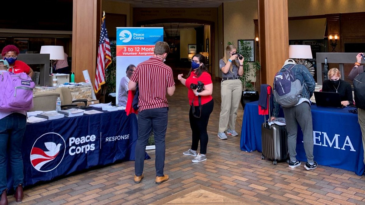 PeaceCorps's tweet image. The Peace Corps Response journey has begun for 158 Volunteers!  We're partnering with @FEMA to help combat COVID-19 by in underserved communities. Volunteers arrived in Texas today to start their training in support of this mission.

#PCResponseToCOVID