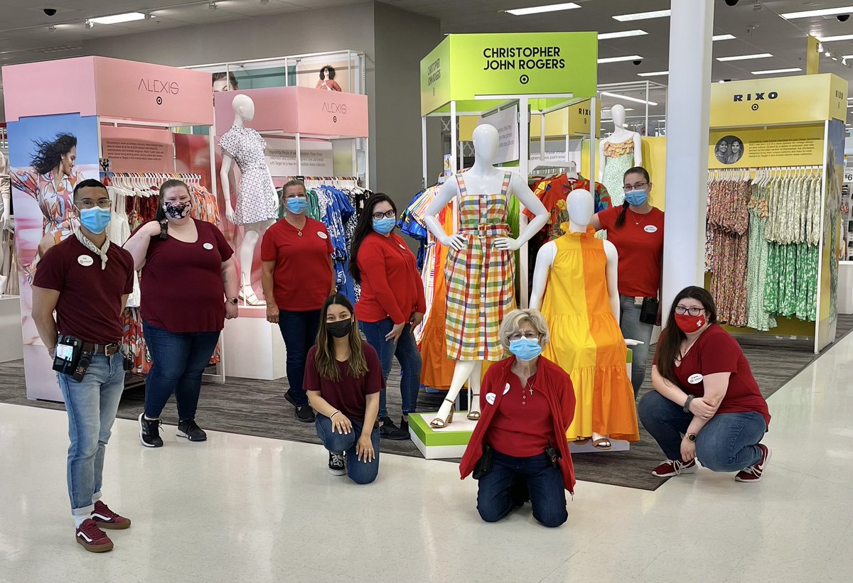 AmezquitaRay's tweet photo. Excited about our Designer Dress 👗 Collection, first impresión is key and with these bright beautiful colors we are  making it happen. Thank you Team for supporting with execution, Sunday funday. https://t.co/7lvx3zR07N