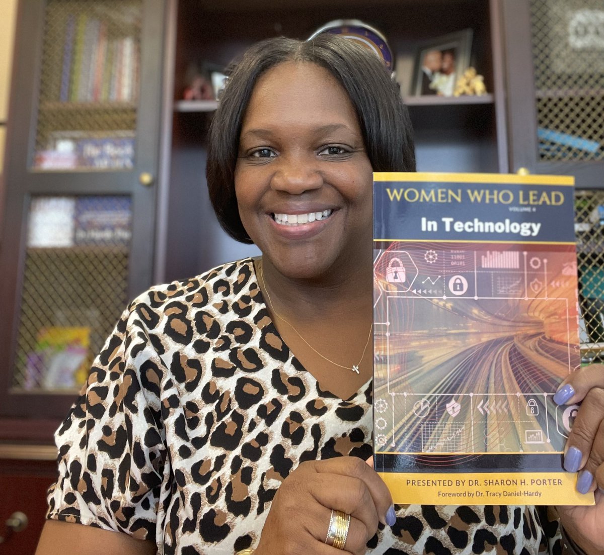 Books are in! Get your signed copy! 
drtracydanielhardy.com
$20.99 plus $4.99 shipping
Women Who Lead in Technology
Foreword Author-Dr. Tracy Daniel-Hardy