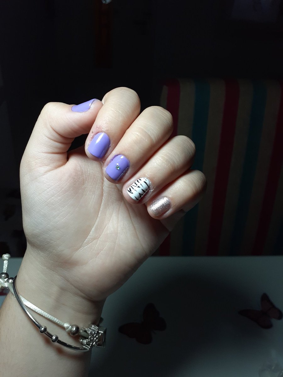 SofiiaHerrera01's tweet photo. Semipermanentes a muy buen precio! Porque un mimo de vez en cuando es necesario 😍💖👏🏻 #SanNicolas #semipermanentes #nails #nailsart https://t.co/AGrx8h4S2F