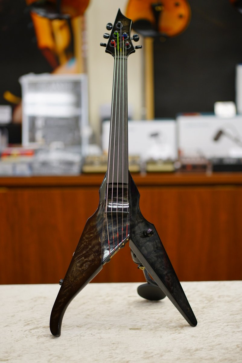 フライングV型のエレキバイオリン⚡️】 Wood Violins 'Viper' 当店3点