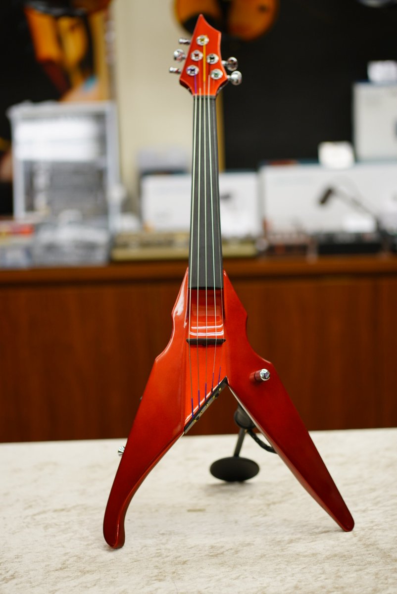 フライングV型のエレキバイオリン⚡️】 Wood Violins 'Viper' 当店3点