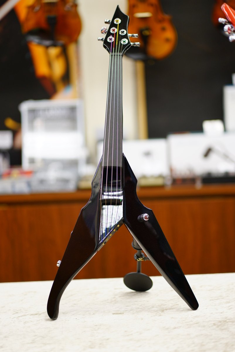 フライングV型のエレキバイオリン⚡️】 Wood Violins 'Viper' 当店3点