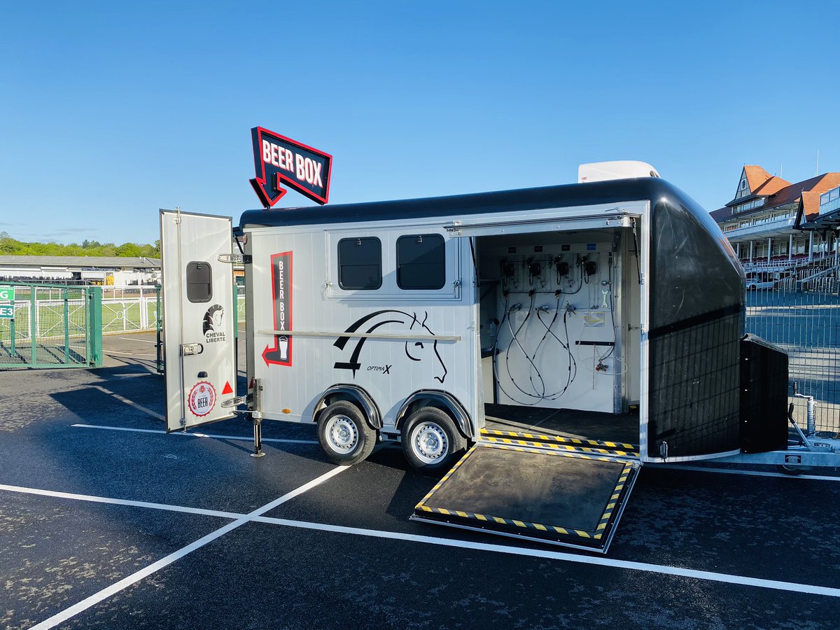 paulleovanbuild's tweet photo. A well received drop-off at Chester racecourse this morning no rusty rice trailers for this customer #citroenhy #hyvan #classicfrenchvan #foodtruck #mobilekitchen #streetkitchen #customvan #mobilebar #barvan #burgervan #cateringtrailer #streetfood https://t.co/8myqQA21JA