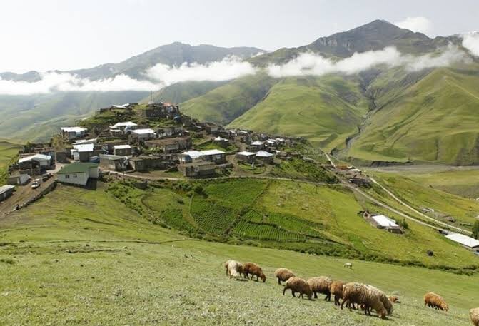 architectbahruz's tweet photo. “Khinalug” is an ancient #Caucasian #village going back to the Caucasian Albanian period. It is located high up in the mountains of #Quba, #Azerbaijan 🇦🇿.
#nature https://t.co/Tvg9Bplhby