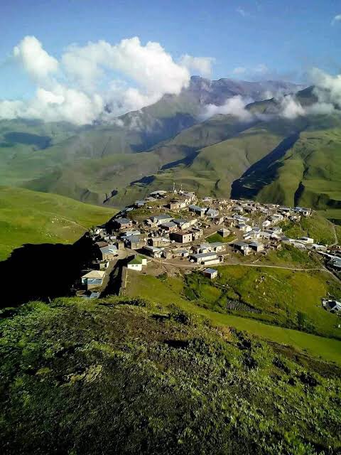 architectbahruz's tweet photo. “Khinalug” is an ancient #Caucasian #village going back to the Caucasian Albanian period. It is located high up in the mountains of #Quba, #Azerbaijan 🇦🇿.
#nature https://t.co/Tvg9Bplhby
