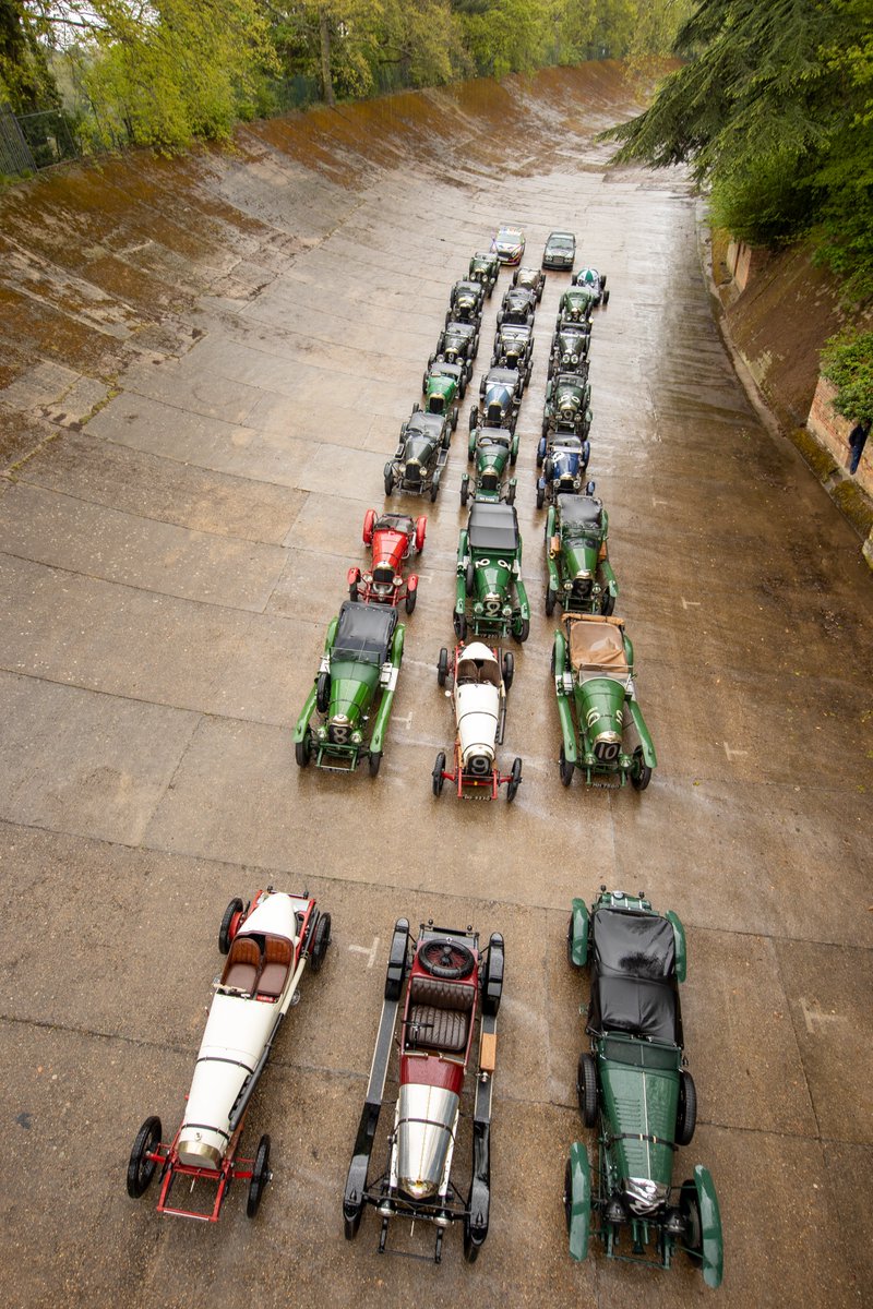 VikyBorgomeo's tweet photo. - 100 anni dalla prima vittoria di #bentley in una gara
- 24 #bentley 3 litri si riuniscono a Brooklands per festeggiare, 100 anni dopo il 16 maggio 1921
La vittoriosa - #exp2, la seconda #bentley costruita da W.O. https://t.co/zwu80dX3HW