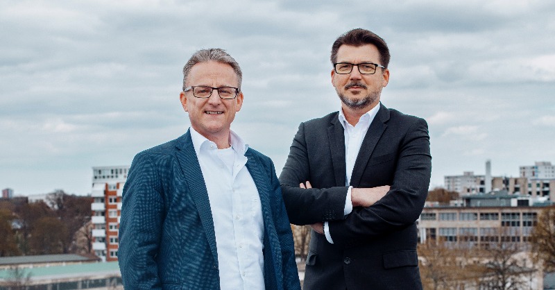DevoteamGER's tweet photo. Sie interessieren sich für #SAP?🤔
Dann sollten Sie unbedingt unsere #Coverstory im @E3Magazin lesen! Es warten interessante Kundeninterviews aber auch einiges rund um die Trendthemen @SAP on #Hyperscaler, #ManagedCloud #Sourcing und #ERP-Systeme auf Sie. 🤩 #Devoteam #roadmap