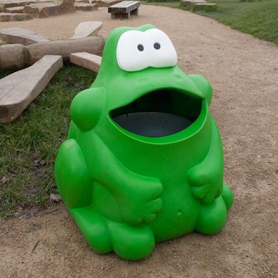 NoContextBrits's tweet photo. Petition to make every bin in the UK a frog bin. https://t.co/MklEKNuFNL