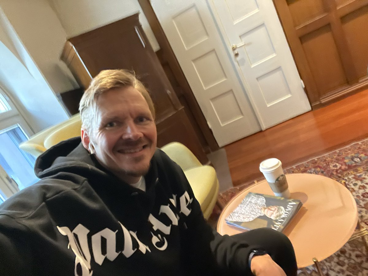 JanKLindberg's tweet photo. Slowly back to normal! #Firsttimeatnewoffice #Starbucks @Trustattorneys https://t.co/zgeBlXFWdK