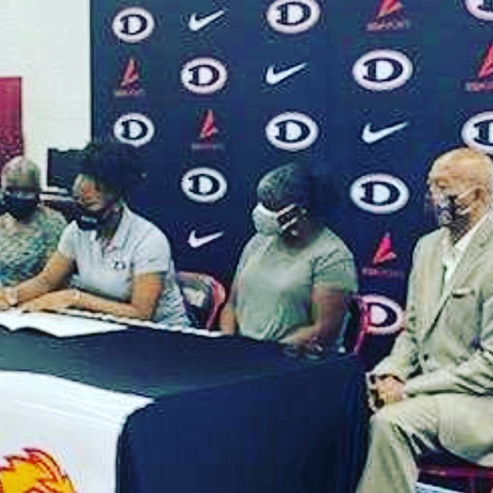 ChrisMcCORD17's tweet photo. Thanks to our heavenly father for allowing these four ladies to sign there NLI to play basketball at there selected schools! My program has been blessed. It's a southern Ballers thing you wouldn't understand! https://t.co/AuMyyZ9vKc