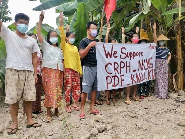 soepai96's tweet photo. Residents from Hopin , Kachin State show support of CRPH - NUG - PDF - KNU - KIA !!!

#May18Coup #WhatsHappeningInMyanmar https://t.co/JIyS4iboCu