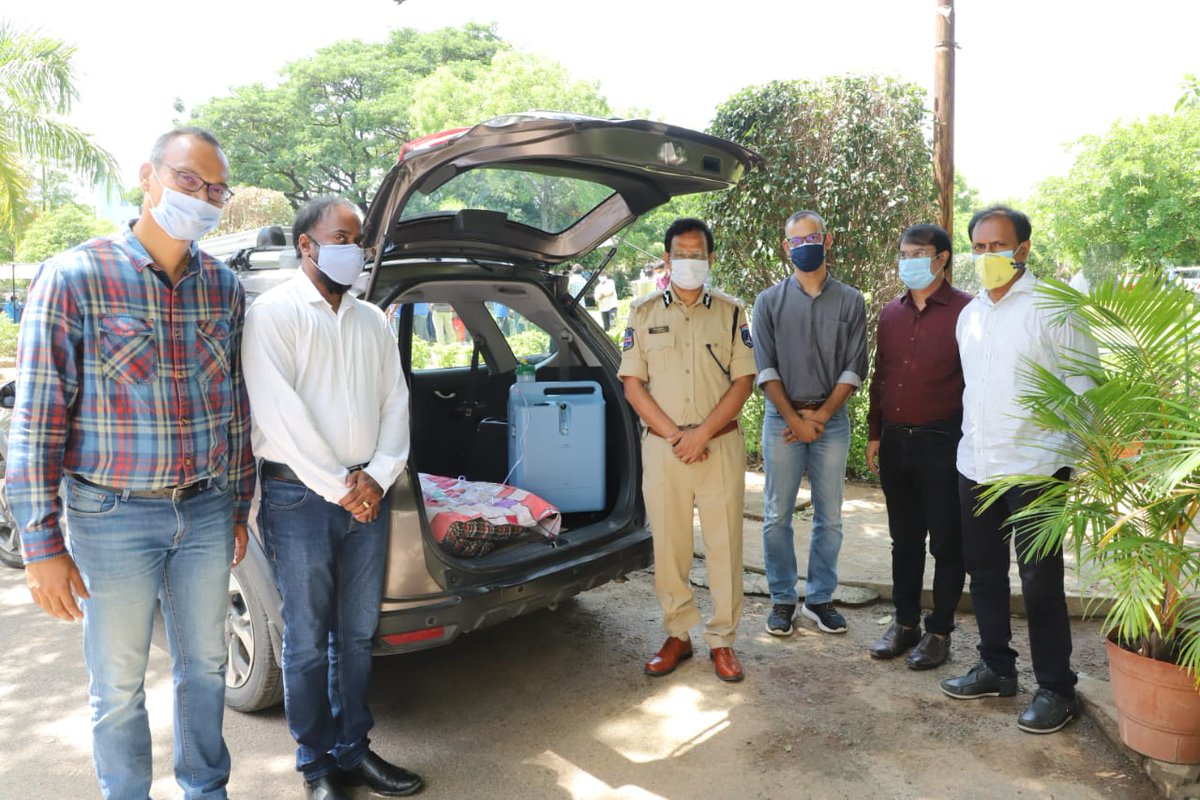 We appreciate the innovative and kind gesture by Mehul Mohta, Seshu Kavalipurapu, Nagaraju Gulisetty, Sayantan Bose & Rahul Mohta for providing their vehicle converted to a make shift ambulance with oxygen concentrator to facilitate medical emergencies. @cpcybd @cyberabadpolice