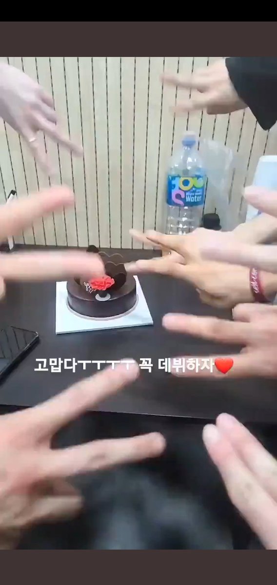 SMNBG021TALK's tweet photo. Possibilities about smnbg :

- They will have the name ED
- Likely to have a strong, cool concept
- pict 3 possibility of having 8/9 members
- If possible debut this year
- Has 3 nationalities in one group, Korean, Japanese, Cinese(maybe)

#smnbg #SMNewBoyGroup #sr21b #smrookies https://t.co/TNZCm8cUIS
