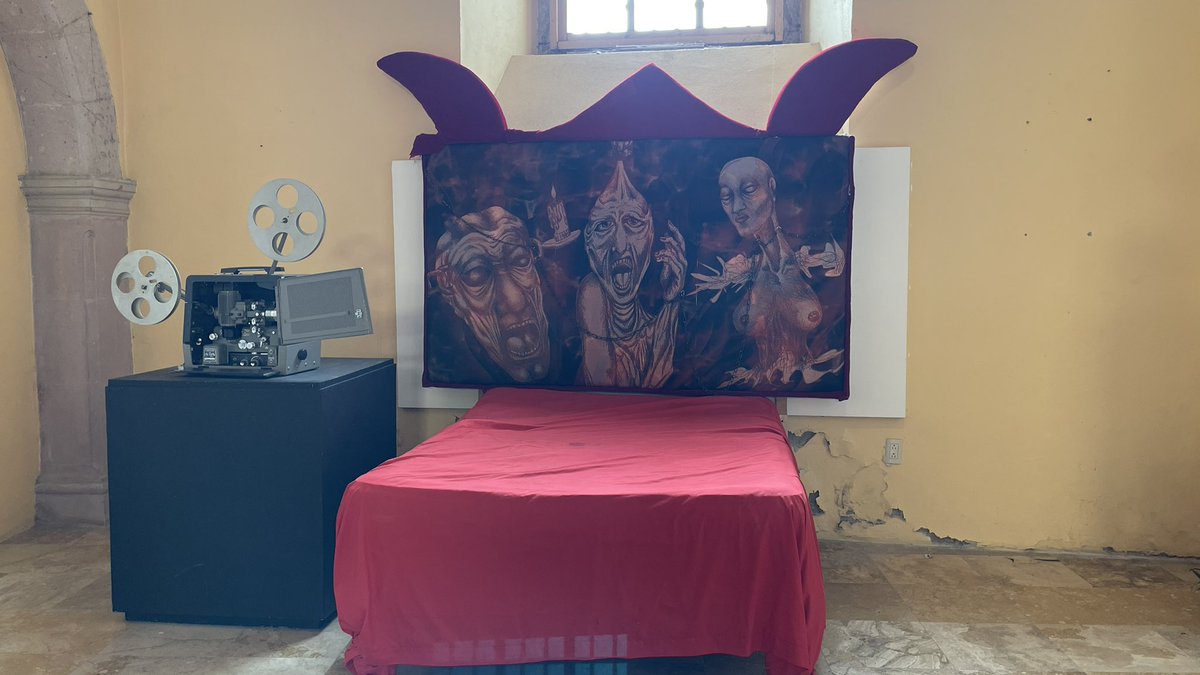 IZCultura's tweet photo. Apertura de la exposición “Monstruos, sangre y cine”, una muestra de trabajo en FX y maquillaje de Guillermo Gómez, además de piezas de los filmes Lobo, Beber de tu sangre y La máquina del diablo, del cineasta zacatecano Edín Martínez. En @CinetecaZac #FCZ2021 #ProgramaDeCine https://t.co/8E4qjrInrj