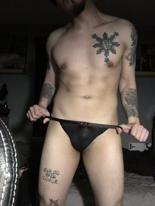 1 pic. RT if you’d fuck me ? #onlyfans #bi #envyunderwear #xxx #promo #naughty https://t.co/uFTbJada