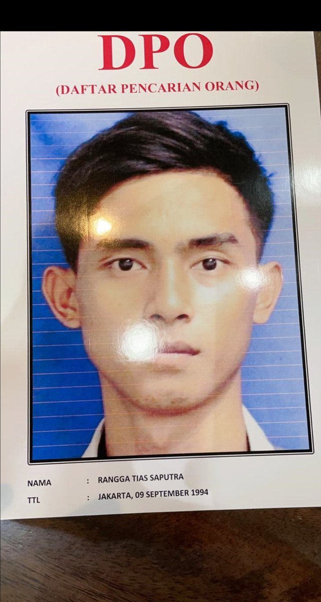 Official® : mBib Dombleh 💋 (@kutang_bolong) on Twitter photo Rangga Tias Saputra (27) pelaku pemerkosaan pada gadis berusia 15 tahun di Bekasi.
Yang melihat, mohon segera kontak <a href="/DivHumas_Polri/">Divisi Humas Polri</a> . Maturnuwun bantuannya 🙏🇮🇩😇
Viralkan!
kumparan.com/kumparannews/m… Rangga Tias Saputra (27) pelaku pemerkosaan pada gadis berusia 15 tahun di Bekasi.
Yang melihat, mohon segera kontak <a href="/DivHumas_Polri/">Divisi Humas Polri</a> . Maturnuwun bantuannya 🙏🇮🇩😇
Viralkan!
kumparan.com/kumparannews/m…