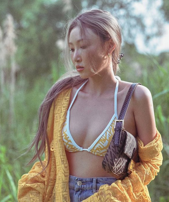 wheeinthefandom's tweet photo. GIRL SHE LEFT US DRY AND GAVE US THESE??? HWASA IS INSANE https://t.co/112DKJNS8F
