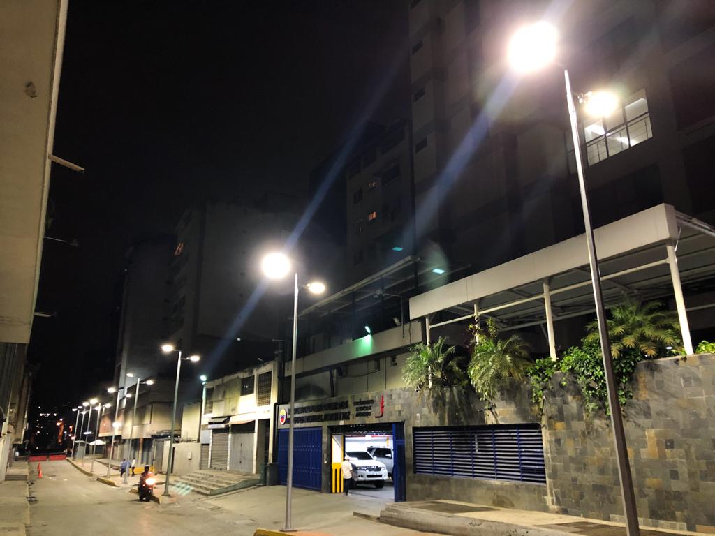 ¡En el Centro, hemos reemplazado sistemas de iluminación! La Avenida Urdaneta y las calles que la comunican con otras vías contienen tanta historia, además de ser espacios apreciados por caraqueños y visitantes ¡El Plan Caracas Patriota, Bella y Segura transforma a la capital!