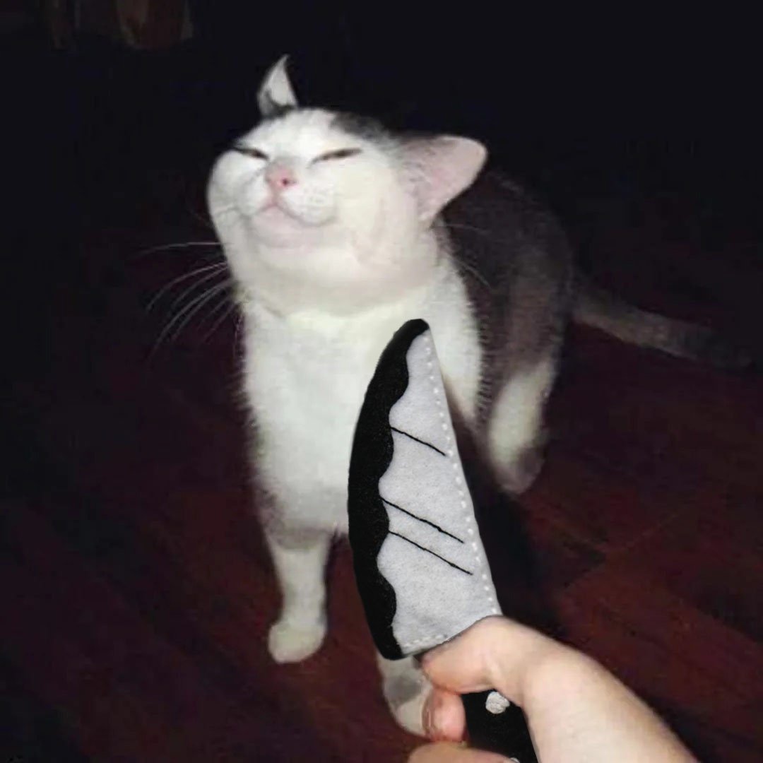 Короче говоря, сшила брелок-нож