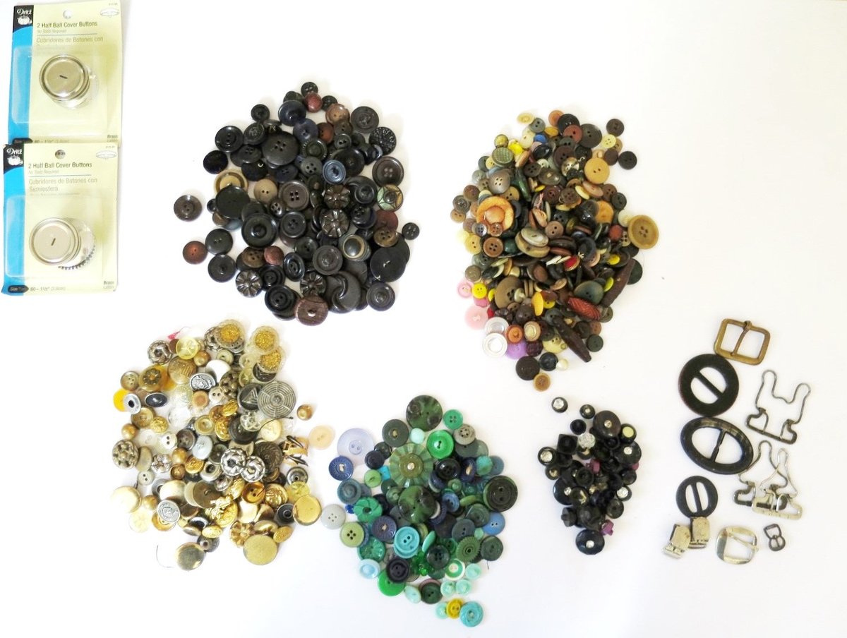swirlingO11's tweet photo. Vintage Glass and Rhinestone Buttons Lot, Crafts, Sewing, Mixed Media Buttons Buckles and more https://t.co/X9gV4hLkHZ #TMTrtwt #TMTinsta #Eteamunity https://t.co/Q65ZI0f30C