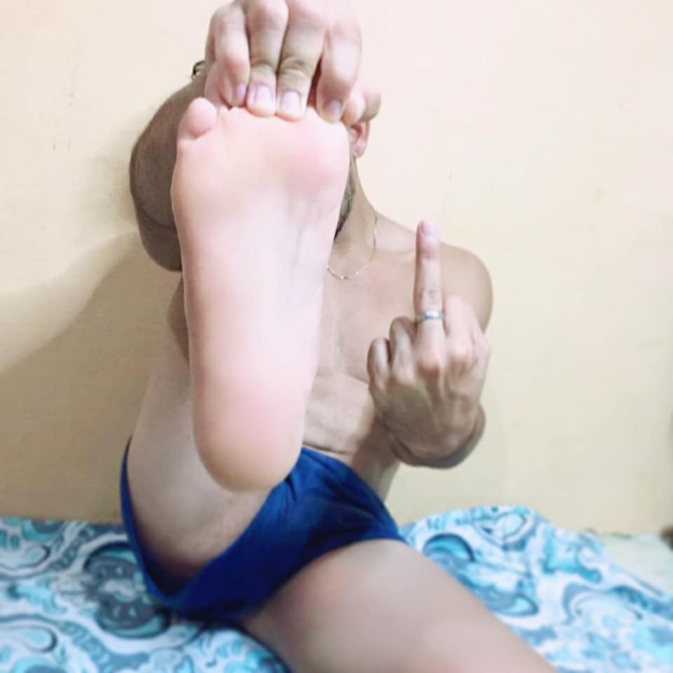 Alphaking08's tweet photo. I will tell you what to do and you will only say: yes sir!
Te diré qué hacer y tú solo dirás: ¡sí señor!.🤨
#gaycaught #gaybro #GayBoysX #feet #feetonlyfans #cashfag https://t.co/cpKrkWrtxh