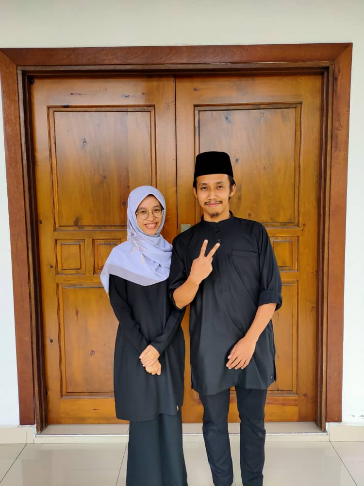 cik_safaa's tweet image. Tahun pertama raya berdua. Macam2 perasaan ada. Sedih dan kecewa pun ada sebab tak boleh balik kampung. 
Apapun, semoga kita dpt beraya bersama lagi tahun depan. 
#rayapkp
#pkp2021