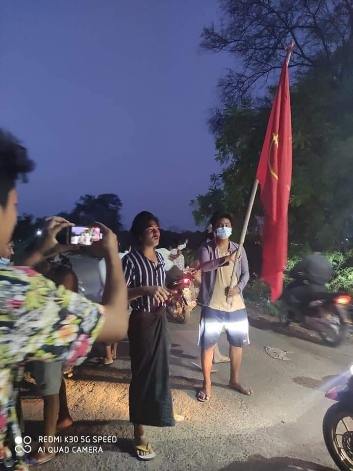IrrawaddyNews's tweet photo. Local people in Monywa, Sagaing Region, rallied against the military regime early Tuesday morning. (Photo: CJ) #WhatsHappeningInMyanmar https://t.co/RSHUVwSG1Q