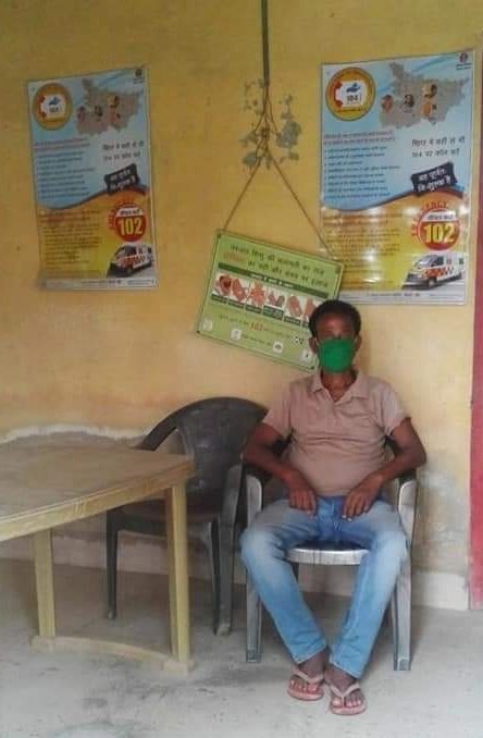 SomuAnand_'s tweet image. रविवार को #OpenBangaonPHC की मांग उठाई गई थी। इससे पहले भी कोशिशें हुई थी। शुरुआती सफलता यह है कि स्वास्थ्य केंद्र पर स्वास्थ्य कर्मी बहाल किया गया है। अभियान में जुटे सभी साथियों को सैल्यूट और साथ देने वाले साथियों का आभार ❤️