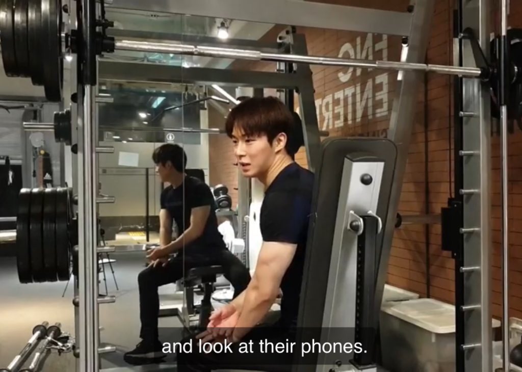 deenfantasy's tweet photo. dawon perfectly describing zuho at the gym lol 

👅: there are people who just sit here and look at their phones https://t.co/NkwpVBkUyf