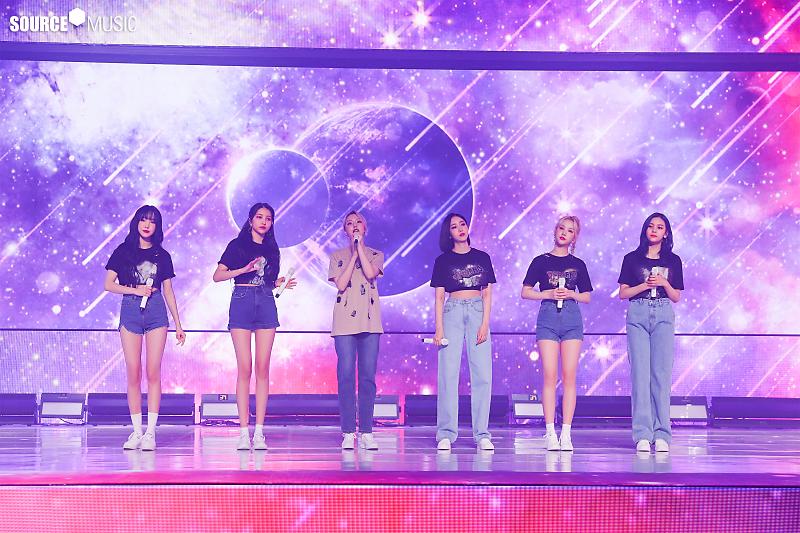 gfrdooc's tweet photo. #TO6ETHERWITHGFRIEND always 🤍💙💜 https://t.co/S1CRhgEjPR