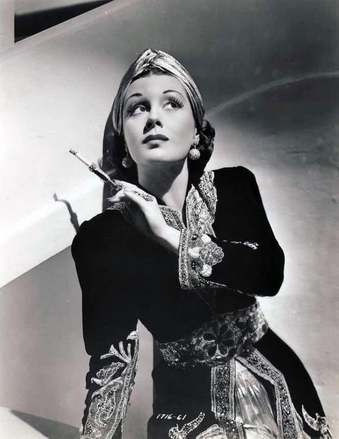 myfilmcostumes's tweet photo. So if you have a #velvet lounging #robe designed by #TravisBanton, you are really going to want to use it again, and again, and again....From opera singer #gladysswarthout to the fancy dress ball scene in @AlfredHitchcock To Catch A Thief. @ParamountPics @GraceKellySite https://t.co/8AVBhuGxEw