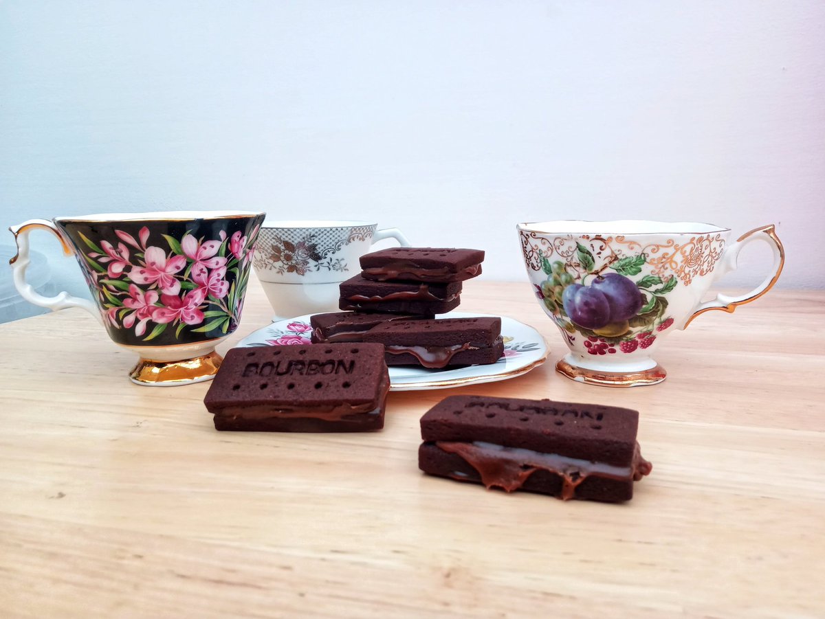 Latest bake.... Chocolate bourbons! Really impressed with these cutters. These are filled with a chocolate ganache, which melted everywhere when the kitchen was flooded with surprise sunshine! 😂 Still very tasty though ❤️