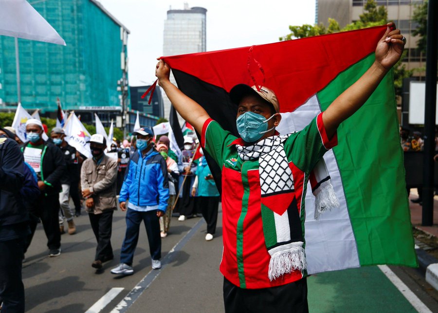 agdtv's tweet photo. Endonezya'da yapılan Filistin'e destek gösterisi.

#HopeTheGaza https://t.co/tIZro8UlWc