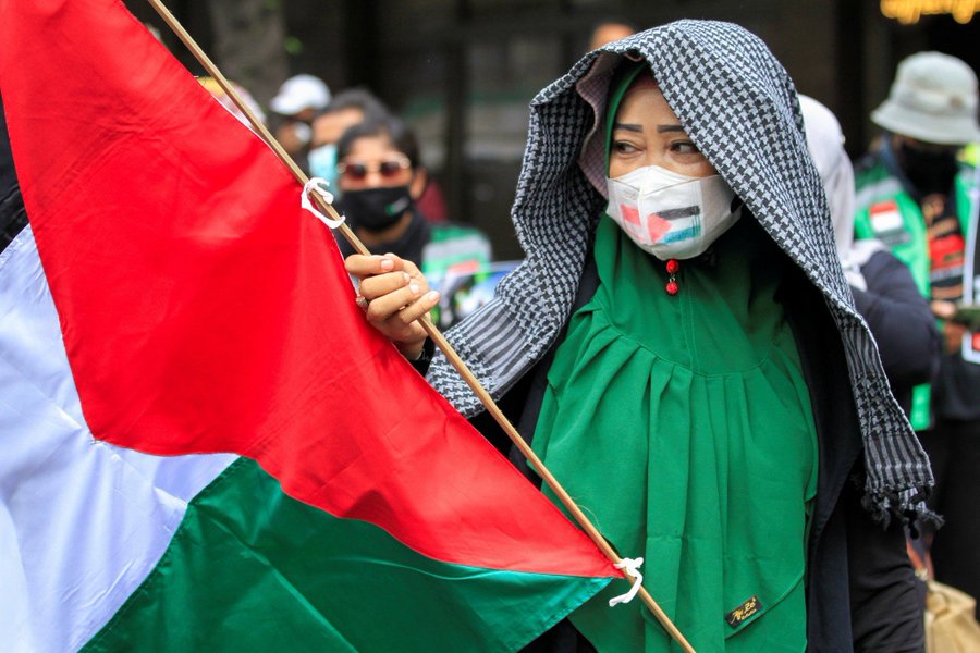 agdtv's tweet photo. Endonezya'da yapılan Filistin'e destek gösterisi.

#HopeTheGaza https://t.co/tIZro8UlWc