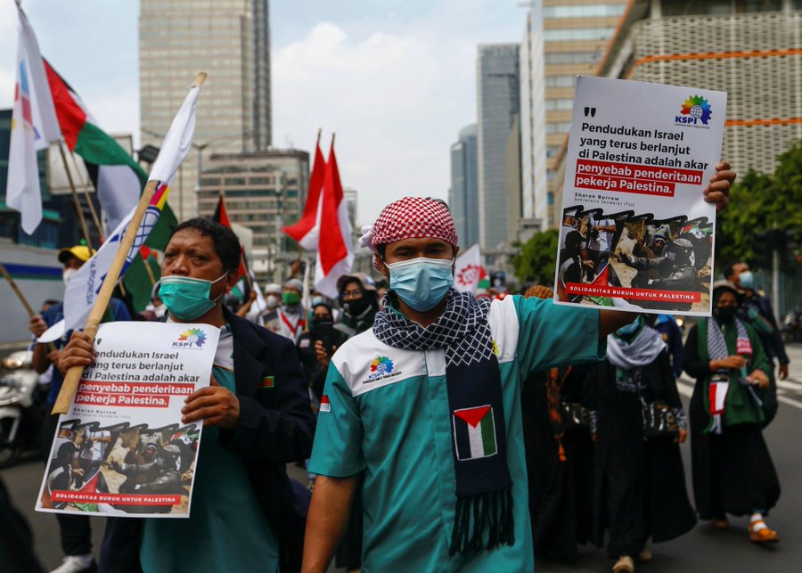 agdtv's tweet photo. Endonezya'da yapılan Filistin'e destek gösterisi.

#HopeTheGaza https://t.co/tIZro8UlWc