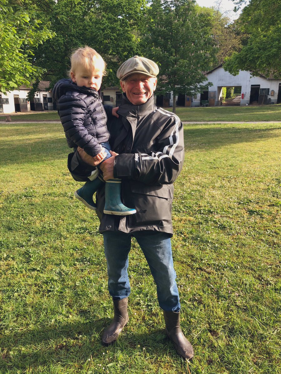 Honorable visit in the yard this morning from the 'chef' the legendary Owner/Breeder/Driver Jean-Pierre Dubois, well looked after by #Clovistheking