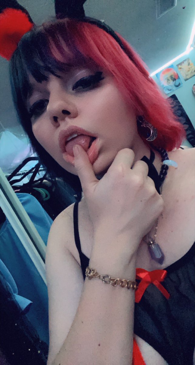 kittenmickk's tweet photo. lil bunny suit https://t.co/VVwijT8fza