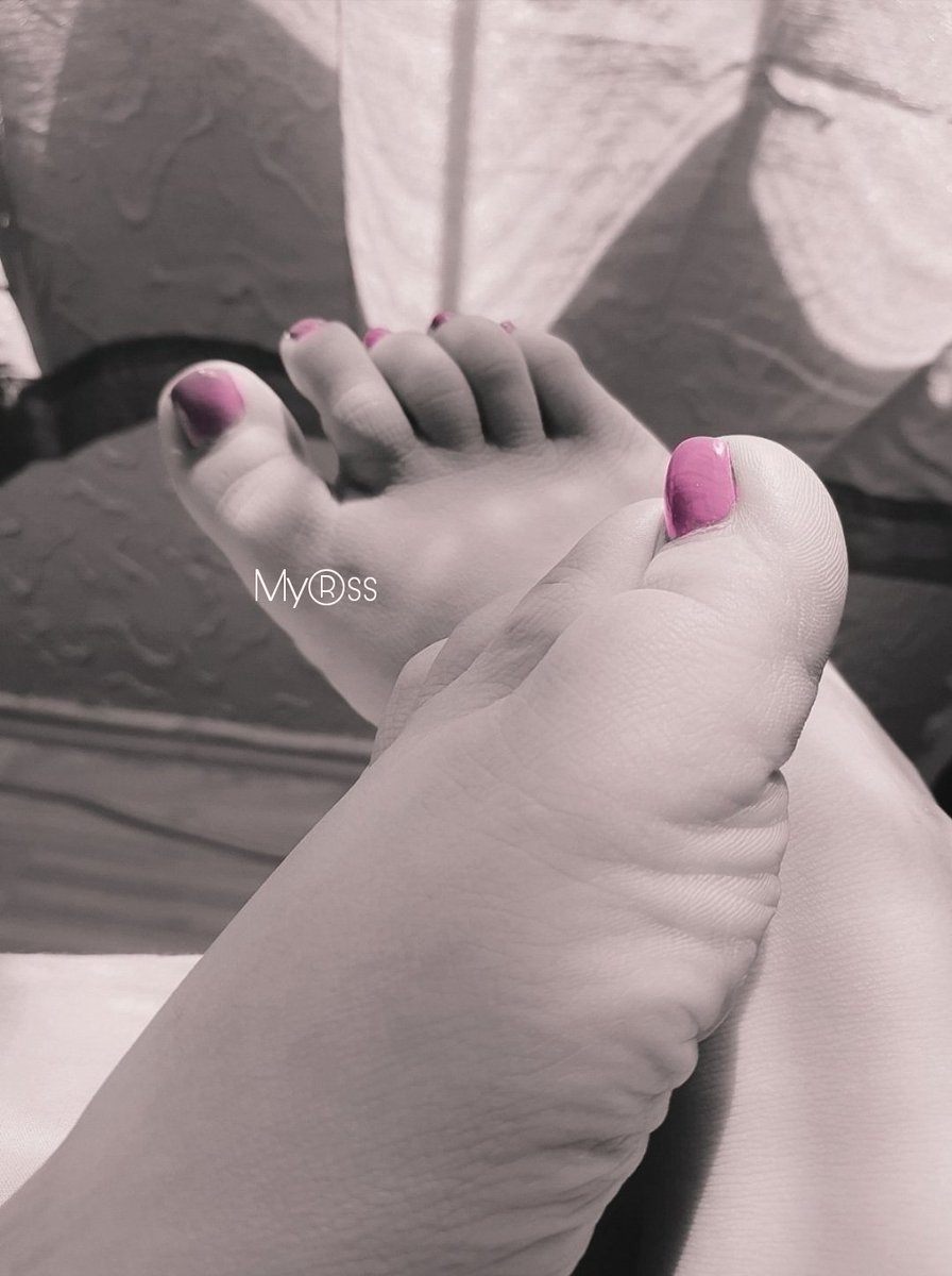 Leojospiscis's tweet photo. My®ss 
#feetofinsta #feetstagram #igtoes #instatoes #prettytoes #yummytoes #toerings #toering #toes #springtoes #toesandfeet #piedsexy #piedi #feetography #pedi #pezinhos #cutefeets #bluepedi #bluepedicure
#beautifulfeet #pinkpedi #toenailartdesign #bluetoenails #toenailart #toes https://t.co/xTGUu1iygY